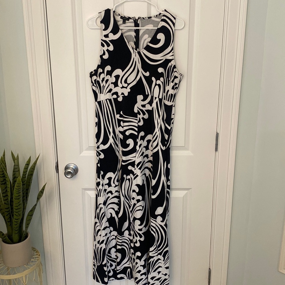 Black and white printed knit dress